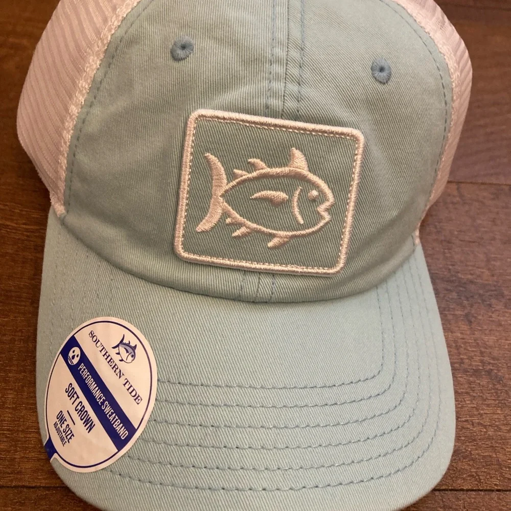 Southern Tide NWT Light BlueWhite Trucker Hat w/ Fish Logo Fishing Hat SnapBack